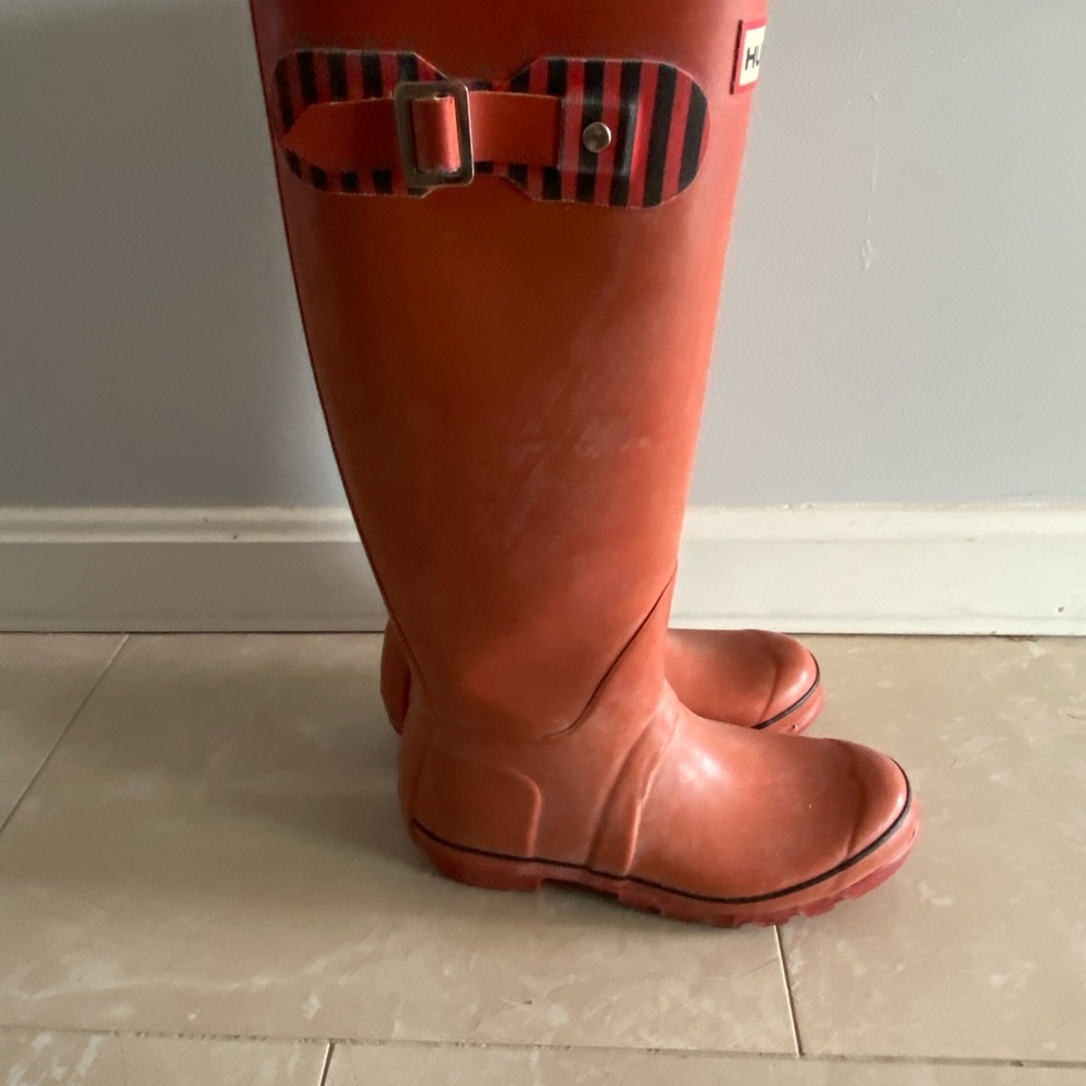 EUC women’s size 4 Hunter boots - Picture 4 of 8